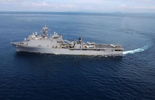 Dock landing ship USS Fort McHenry (LSD-43) 1