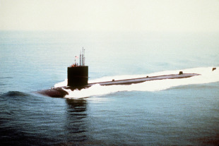 Nuclear submarine USS Glenard P. Lipscomb (SSN-685) 2