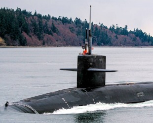 Nuclear submarine USS Kentucky (SSBN-737) 2