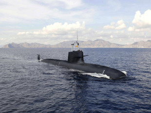 Nuclear submarine USS Glenard P. Lipscomb (SSN-685) 3