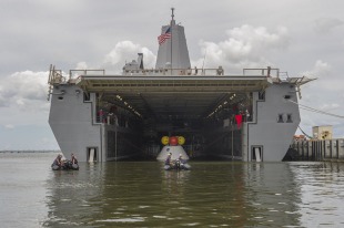 Amphibious transport dock USS Arlington (LPD-24) 3