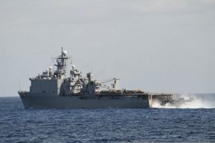 Десантный корабль-док USS Ashland (LSD-48) 1
