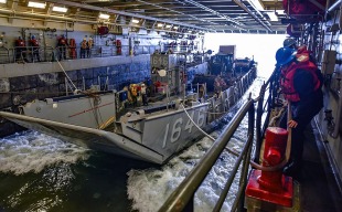 Amphibious transport dock USS Somerset (LPD-25) 5