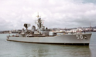 Destroyer escort HMAS Swan (DE 50) 2