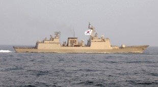 Guided missile destroyer ROKS Gang Gam-chan (DDH-979) 2