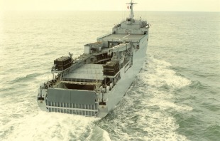 ​Десантный транспорт-док Bougainville (L9077) 1