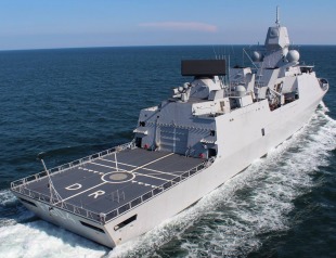 Frigate HNLMS De Ruyter (F804) 2