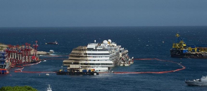 Лайнер «Costa Concordia» поднят, что дальше?