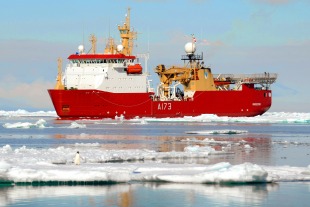 Polarbjørn-class icebreaker 1