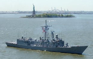 Guided missile frigate USS Boone (FFG-28) 1