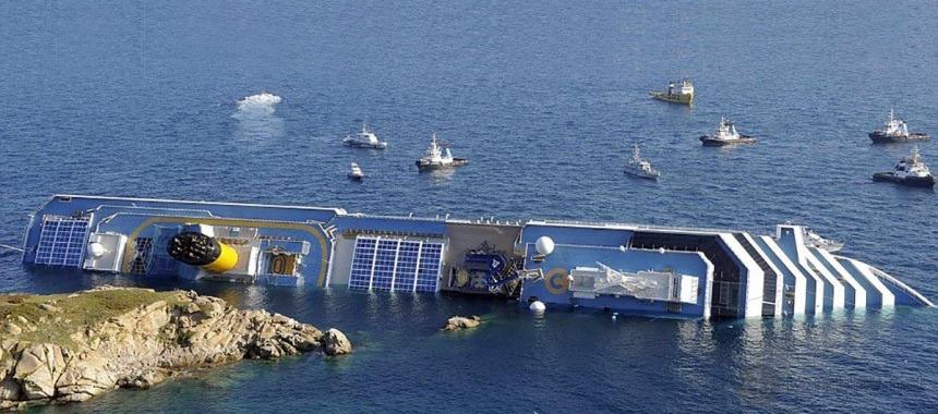 Во время эвакуации с «Costa Concordia» можно было купить место в шлюпке