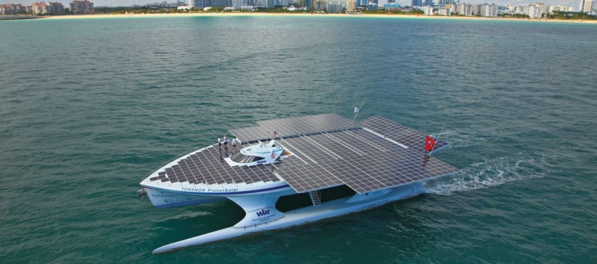 Яхта-катамаран Planet Solar