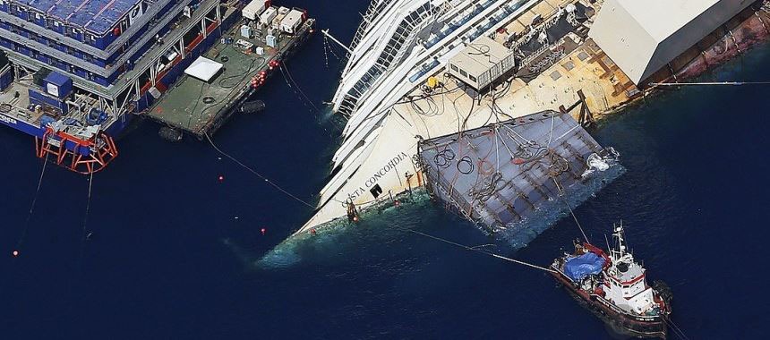Лайнер «Costa Concordia» будет на плаву уже через год