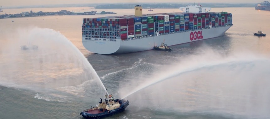 Грузовместимость контейнеровоза 18 тысяч контейнеров
