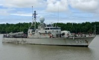 Fast attack craft KRI Mandau (621)