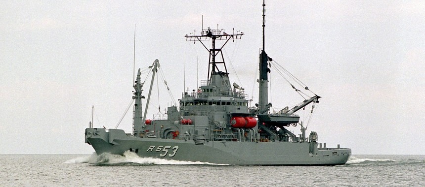 Аварийно-спасательный корабль ВМС США «USNS Grapple»