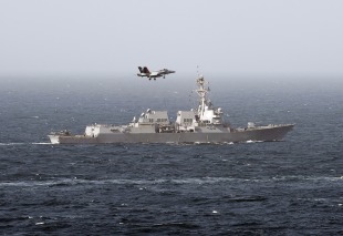 Guided missile destroyer USS Momsen (DDG-92) 1