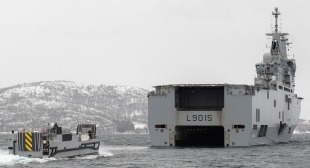 Amphibious assault ship Dixmude (L9015) 5