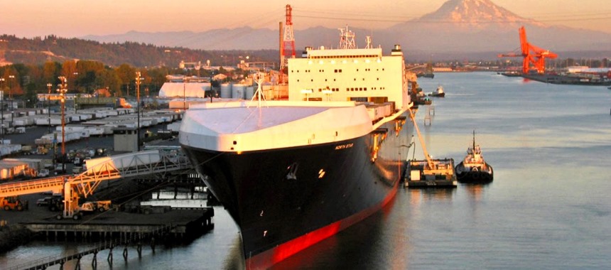 Погрузка транспорта на грузовое судно North Star в порту Такома