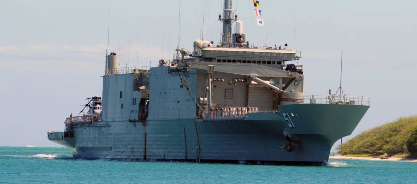 Большой десантный транспорт HMAS Kanimbla