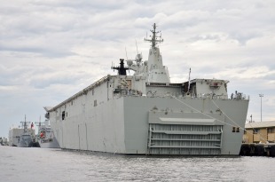Landing helicopter dock HMAS Adelaide (L01) 1