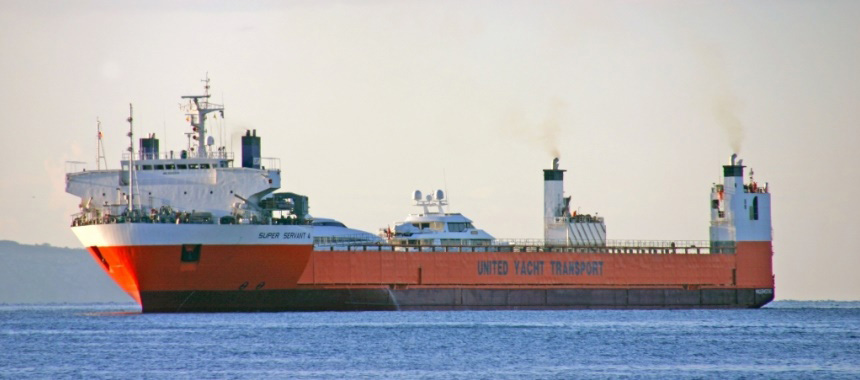 Transport vessels for yacht transportation Super Servant 4