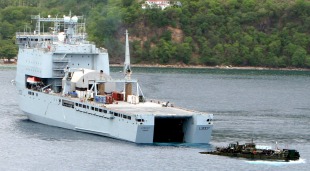 ​Десантный транспорт-док RFA Lyme Bay (L3007) 2