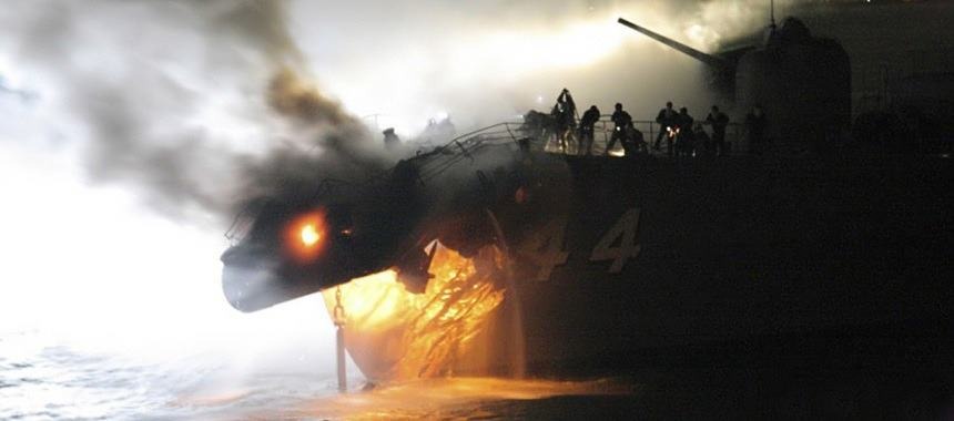 В проливе Каммон японский эсминец столкнулся с южнокорейским контейнеровозом