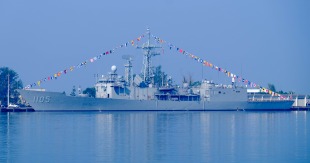 Guided missile frigate ROCS Chi Kuang (PFG2-1105) 0