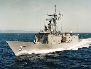 Guided missile frigate USS Crommelin (FFG-37) 2