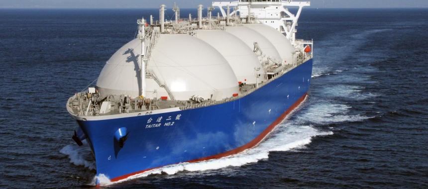 Дедвейт танкера-газовоза 77 тысяч тонн. Валовая вместимость 118 тысяч тонн