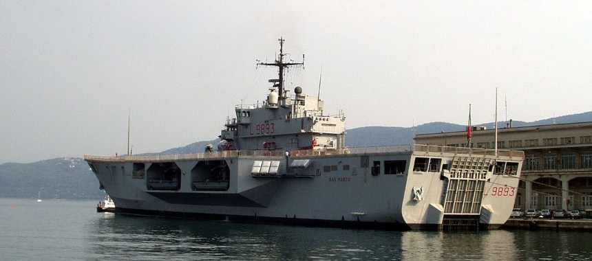 Десантно-вертолетный корабль-док San Marco в порту