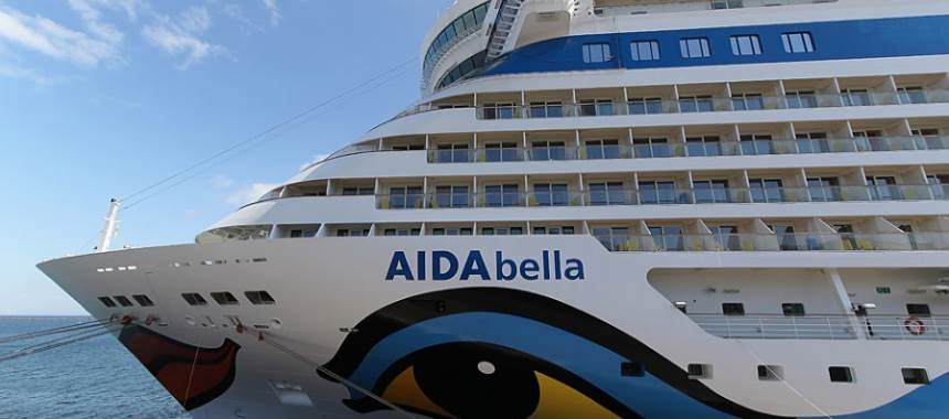 Лайнер «AIDAbella» вошел в Книгу рекордов Гиннеса как самое большое судно для водных лыж