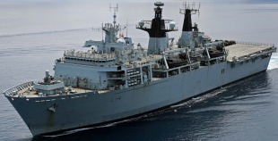 ​Десантний транспорт-док HMS Albion (L14) 1