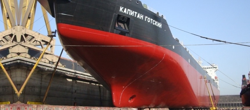 Революционная форма носа танкера-ледокола