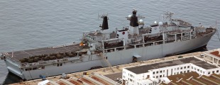 ​Десантный транспорт-док HMS Bulwark (L15) 2