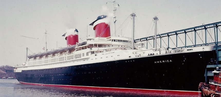 Однотипный лайнер SS America