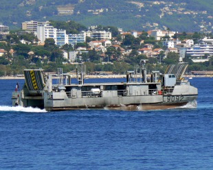 Catamaran landing craft (L 9092) 4