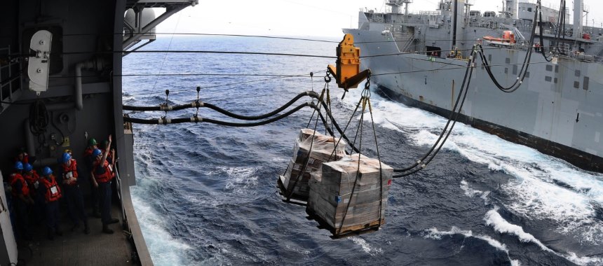 Траверзный способ передачи грузов в море