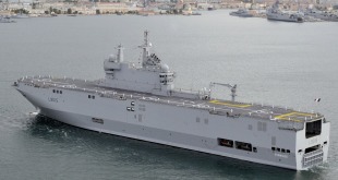 Amphibious assault ship Dixmude (L9015) 3