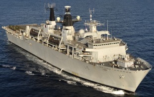 ​Десантный транспорт-док HMS Bulwark (L15) 0