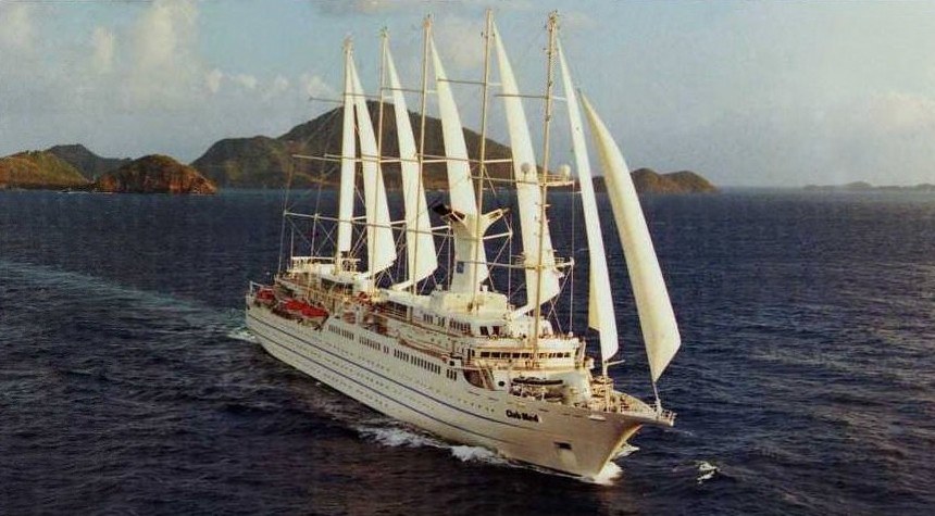 Моторно-парусное судно Club Med