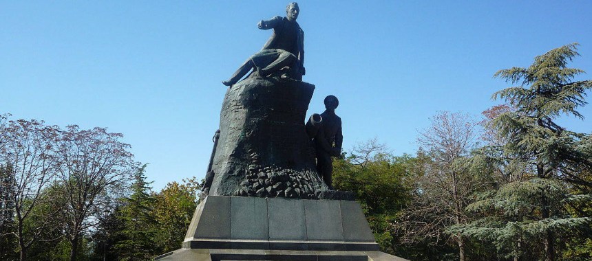 Памятник адмиралу Корнилову на Малаховом кургане в Севастополе