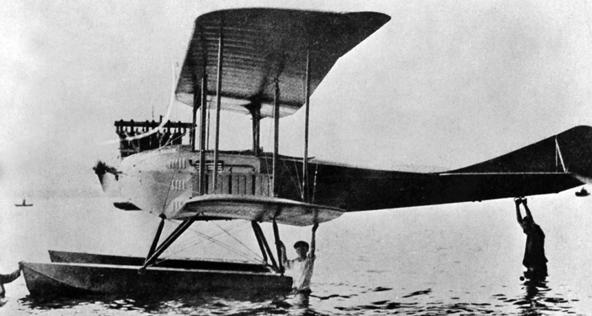 Первый самоходный глиссер де Ламбера, построенный в 1897 году