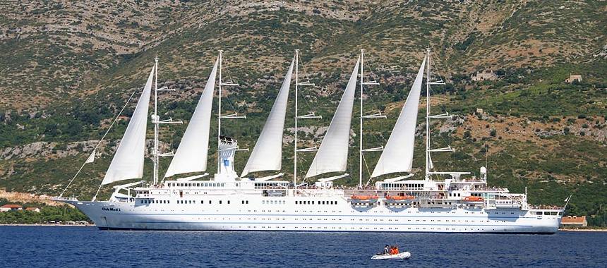 Круизная моторно-парусная яхта Club Med 2