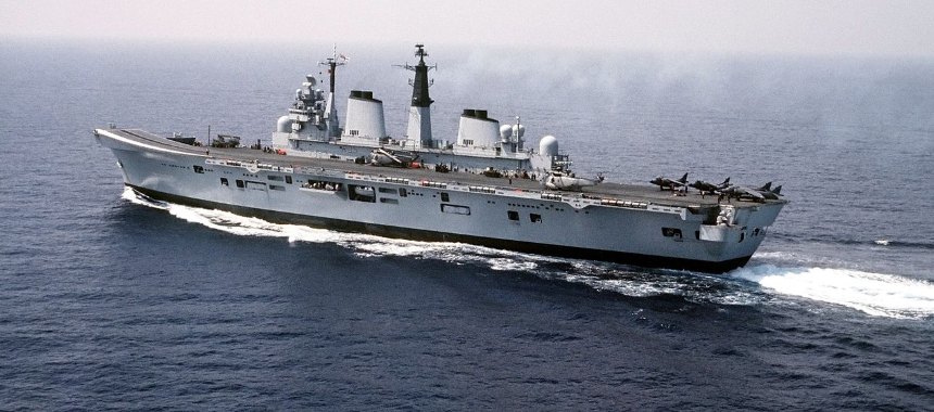 Авианосец HMS Invincible (R05)