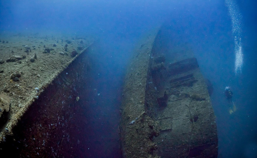 Подводная съемка погибших судов Корморан и Токай Мару