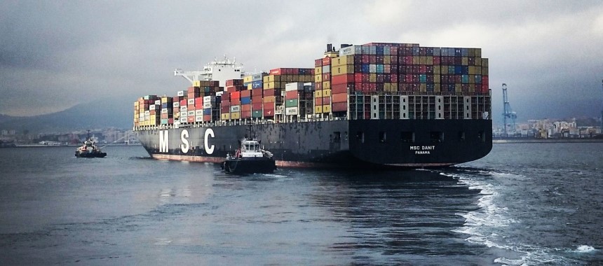 Контейнеровоз MSC DANIT заходит в гавань