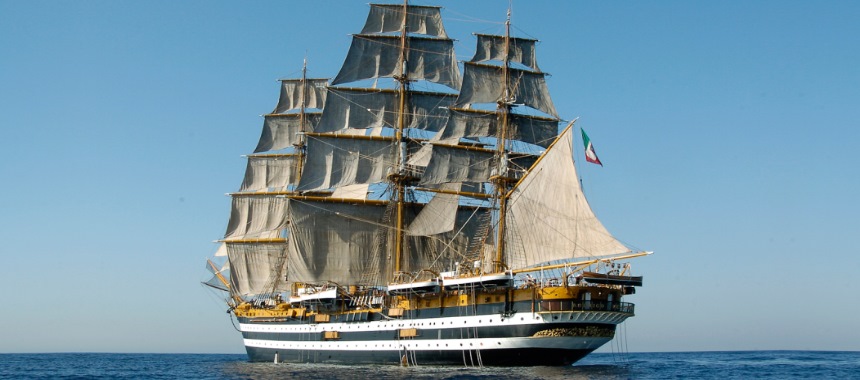 Парусный корабль Amerigo Vespucci