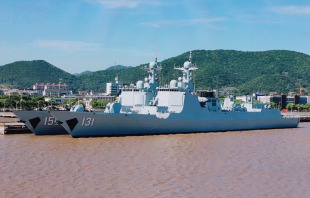 Luyang 3-class destroyer (Type 052D) 4